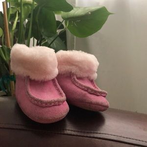 Uggs baby girl size 2/3 pink! 💖 Ugg Boots